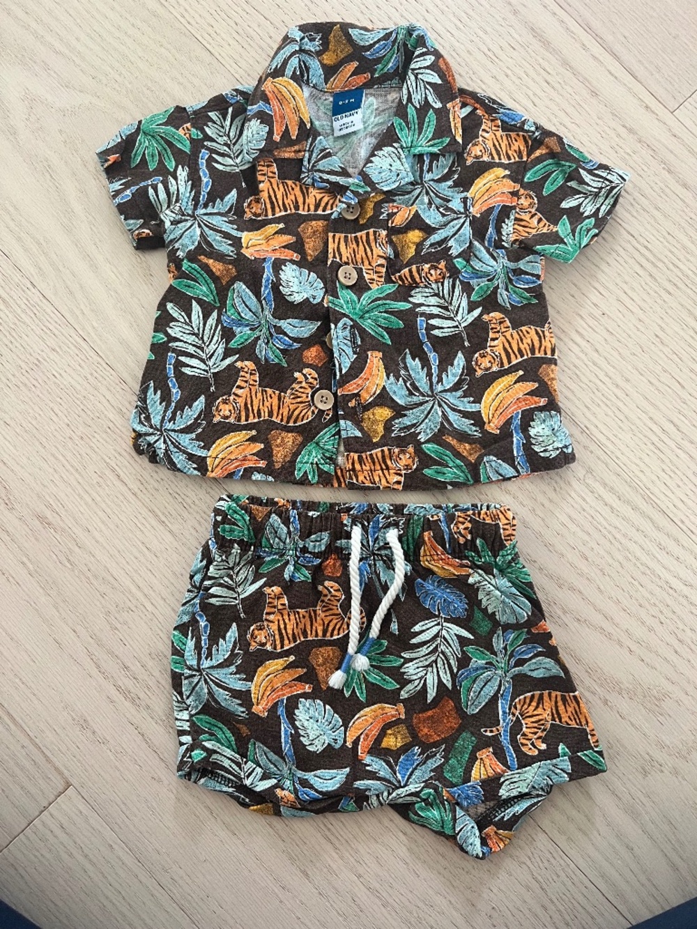 Old Navy Baby 0–3M Tropical Tiger Linen Blend Shirt & Shorts Set